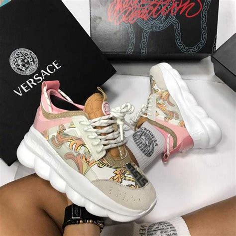 zapatos de versace para mujer.